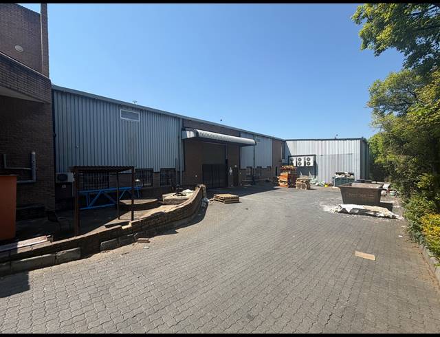 1,760M² WAREHOUSE TO LET IN KYALAMI